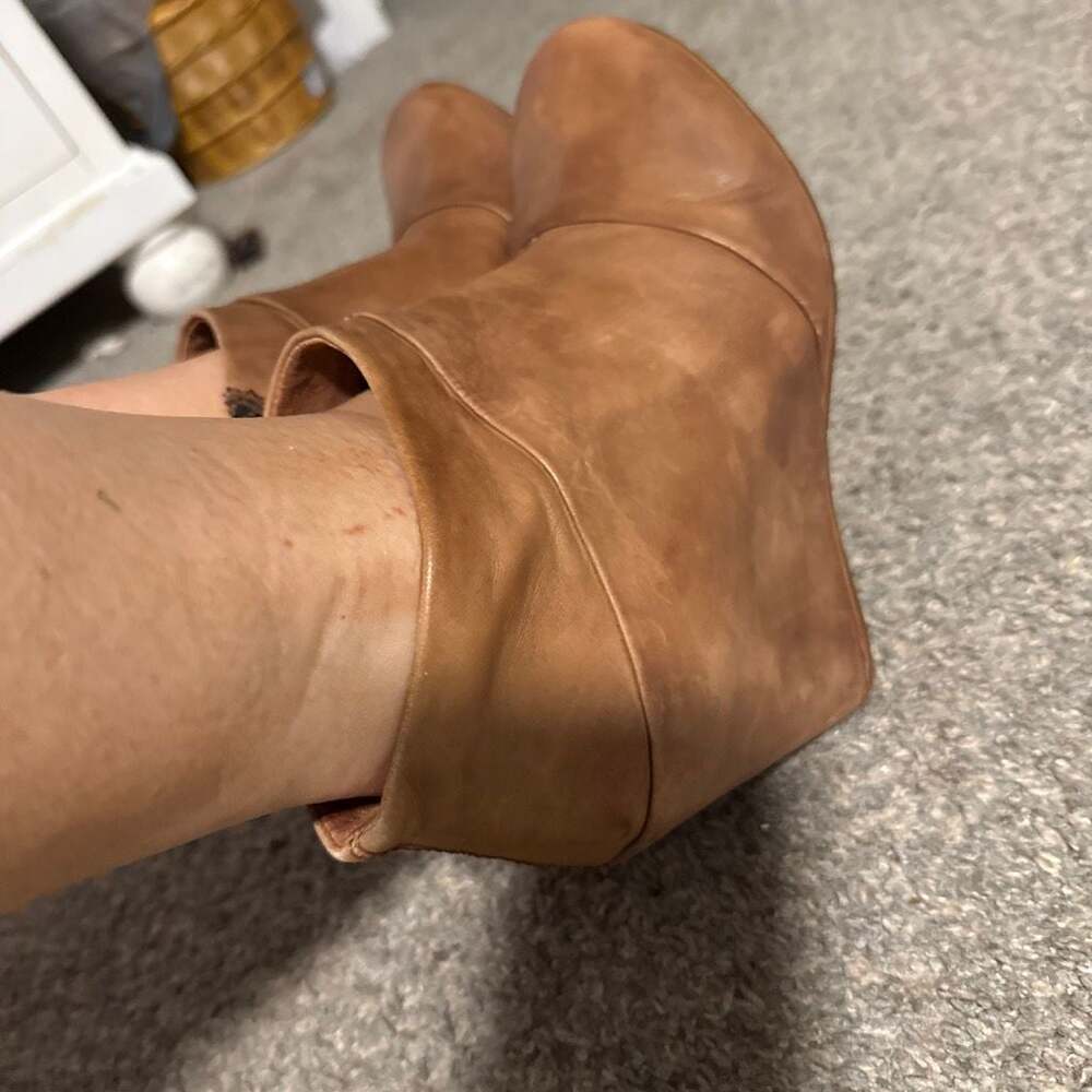 UGG Carmine Chestnut Leather Wedge Ankle Boots